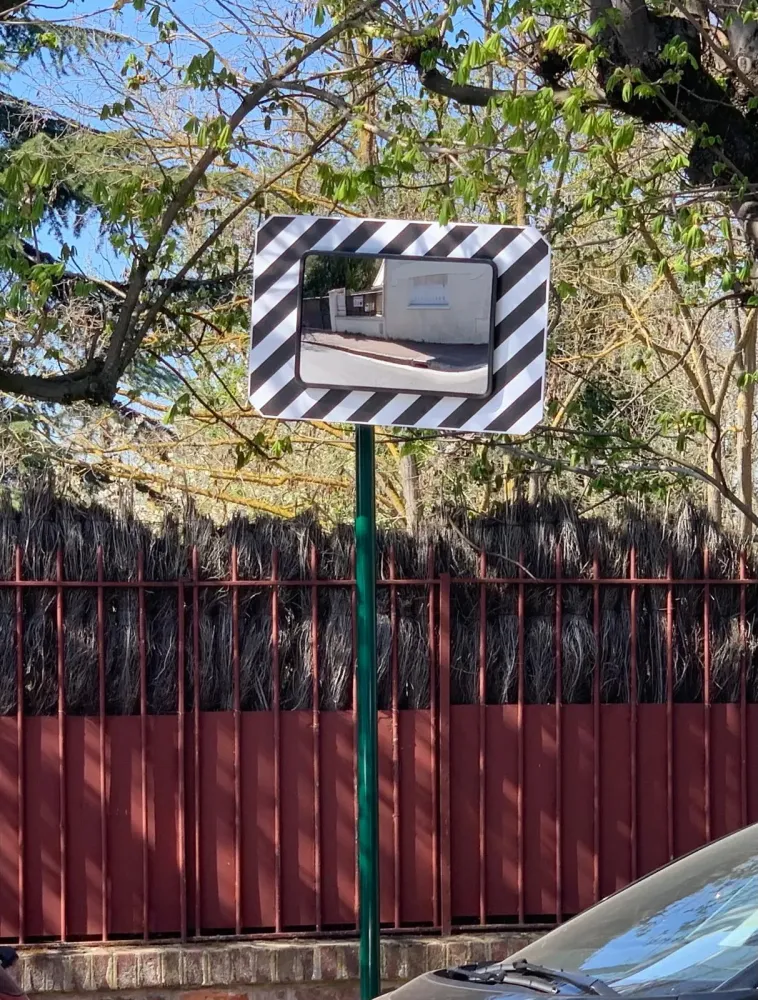 Miroir sortie de parking près de Argenteuil