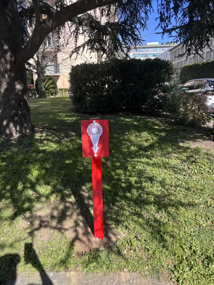 POTEAU +PANNEAU POMPIER BONAPARTE