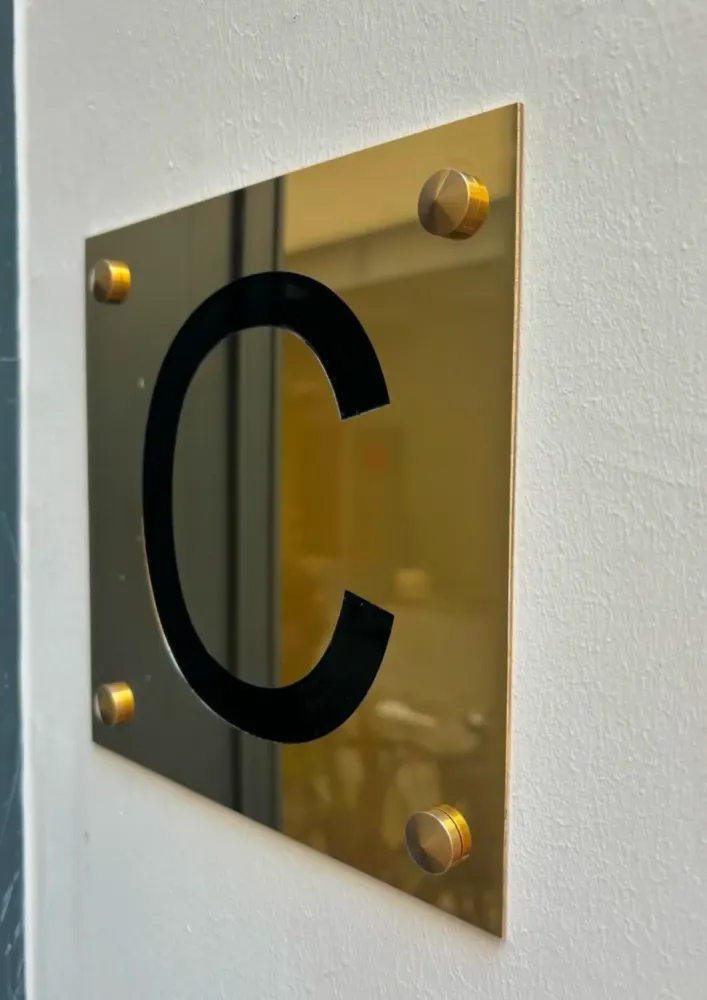 Plaque Laiton Lettre C (2)